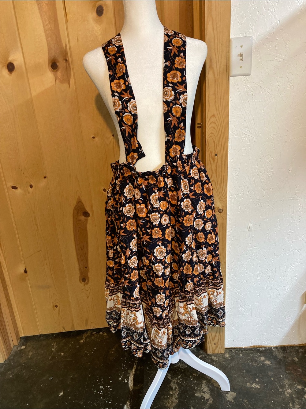 easel Black Floral Flare L Skirt with Suspenders/Bow elastic waist pockets
